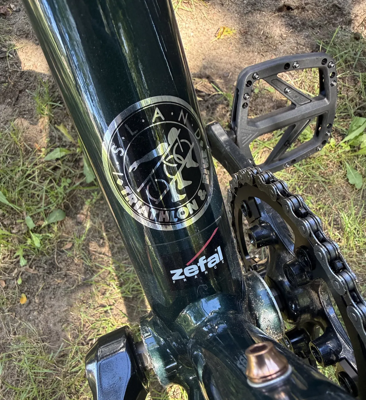 Round silver Island Triathlon and Bike decal on the green down tube, above a Zefal France sticker.